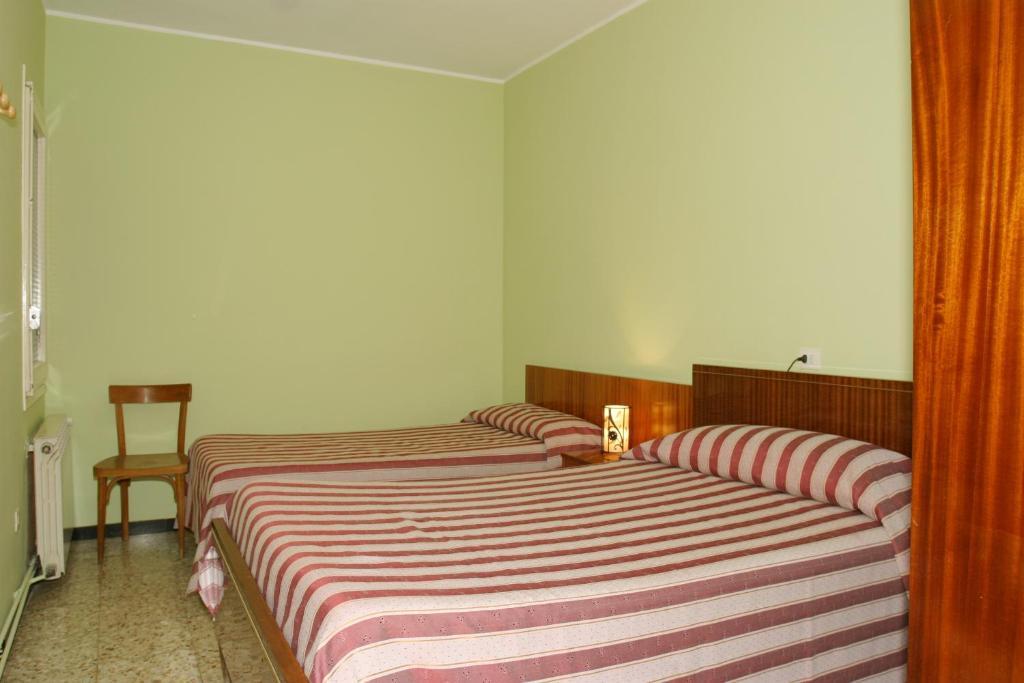 Hotel Fonda Neus Сан-Садурни-д'Анойя Экстерьер фото
